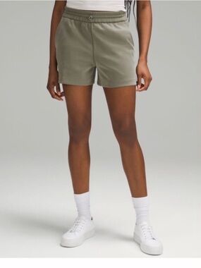🍋lululemon softstreme HR shorts Army Green